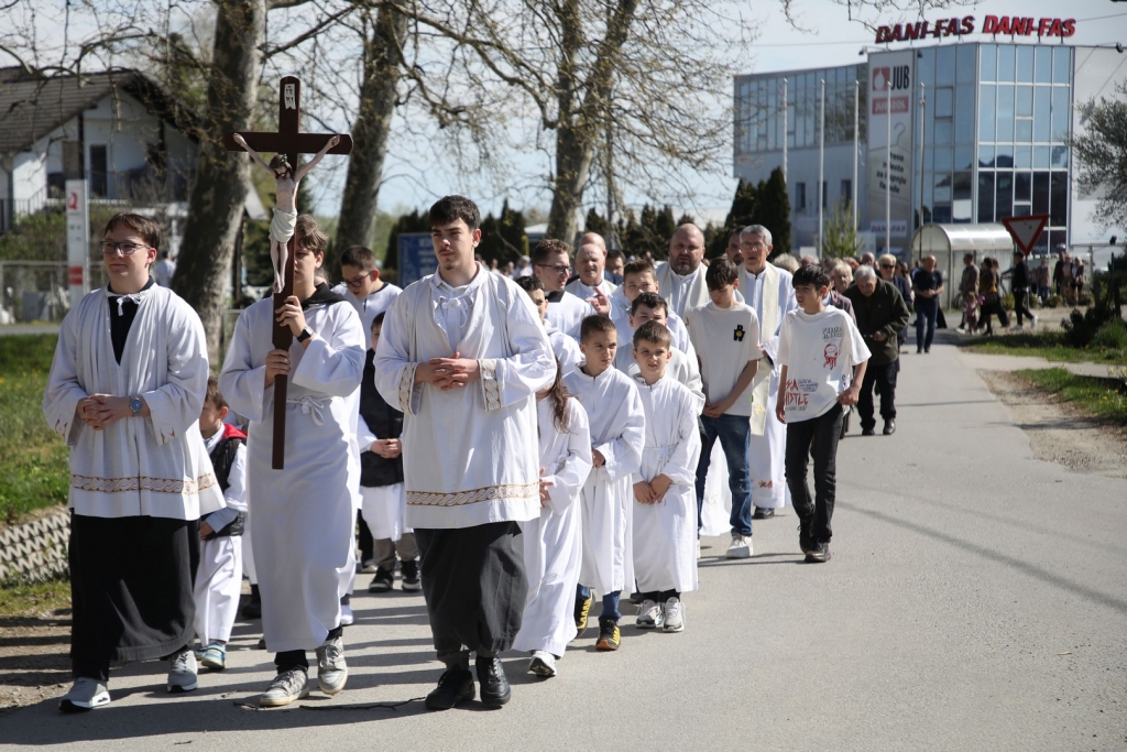 Mocile procesija i misa uskrsni ponedjeljak 24