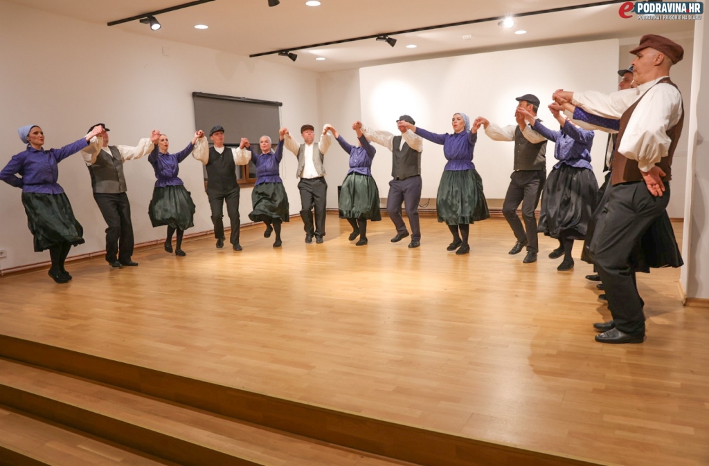 Usred molvarske ravnice uz ples i pisanice 49