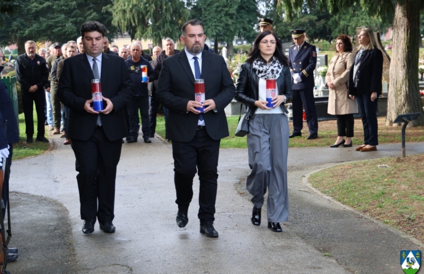 Uoči blagdana Svih svetih i Dušnog dana županijska delegacija položila vijence Uoči blagdana Svih svetih i Dušnog dana županijska delegacija položila vijence