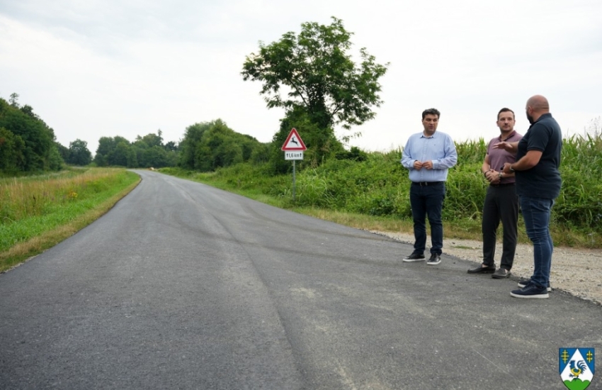 Asfaltirana cesta između naselja Torčec i Koprivničkog Ivanca