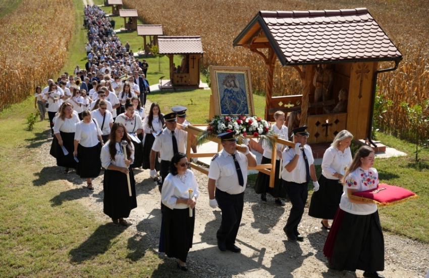 U duhovno-vjerskom kompleksu „Podravski Jeruzalem“ svečano okrunjena slika Gospe od Kalvarije