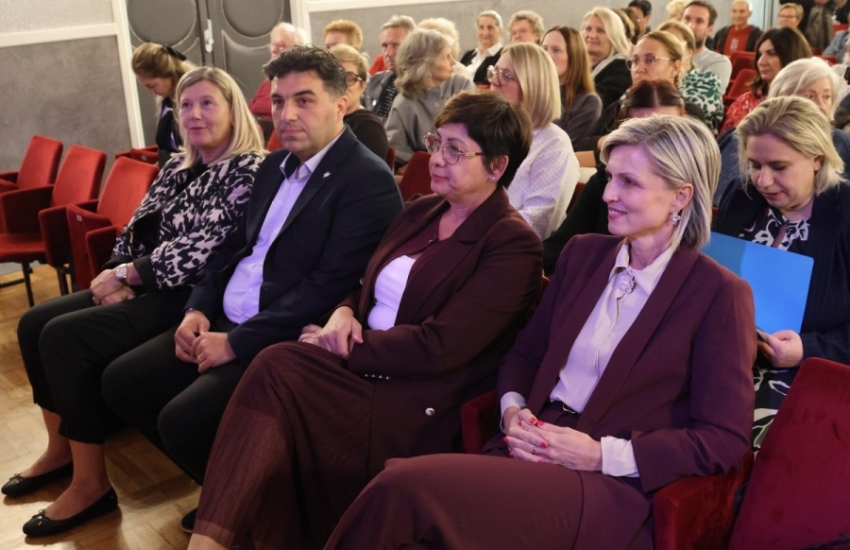U Koprivnici obilježen Nacionalni dan borbe protiv nasilja nad ženama uz predstavu „Perkusije ljubavi (Ostajemo)” i okrugli stol