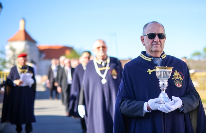 Vinski vitezovi iz cijele Hrvatske okupili se na svečanoj manifestaciji u Đurđevcu