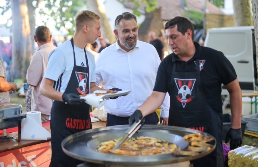 Ljubitelji ribljih specijaliteta i dobre zabave okupili se na manifestaciji FIŠ Šoderica