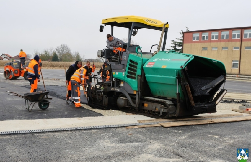 Župan obišao radove na rekonstrukciji školskog igrališta u Virju