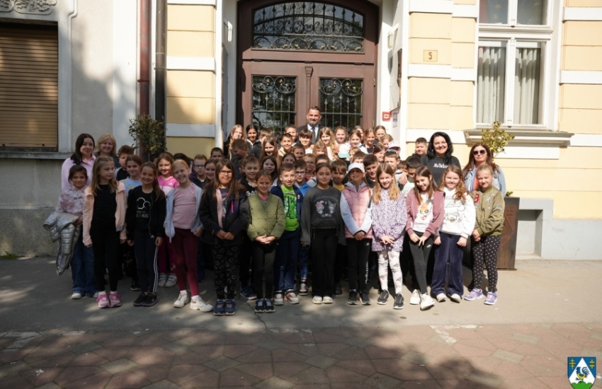 Učenici Osnovne škole Ljudevita Modeca Križevci posjetili Županijsku upravu