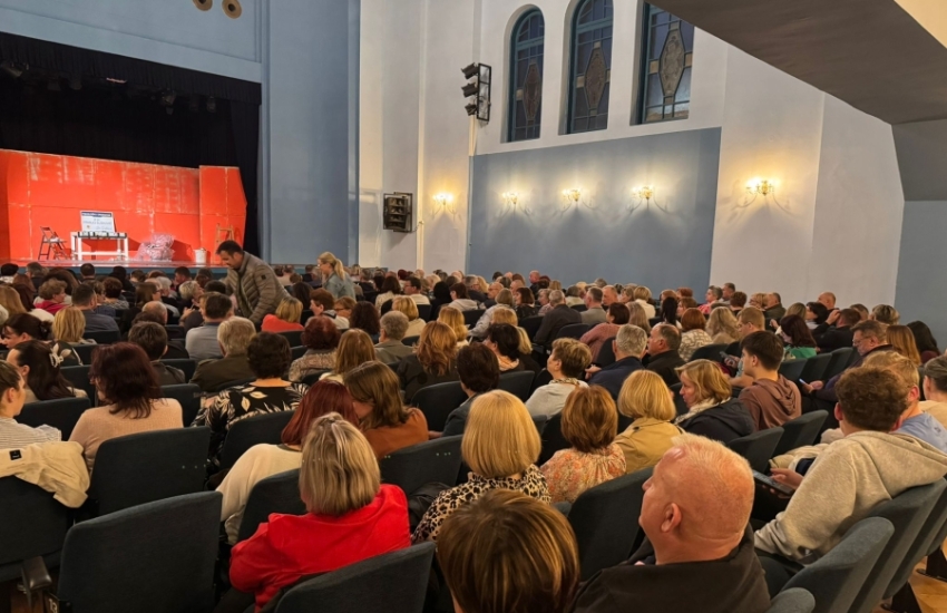 Hit komedija „Beba“ razveselila publiku u Križevcima