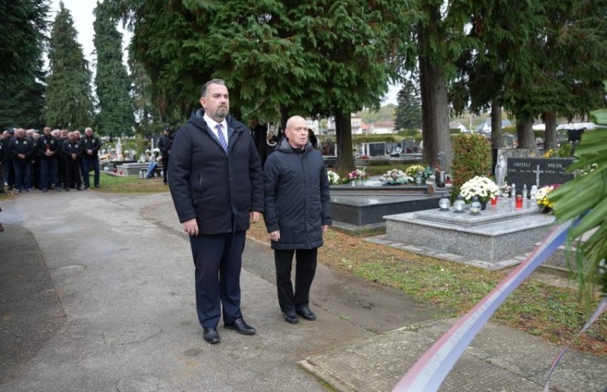 Uoči blagdana Svih svetih i Dušnog dana županijska delegacija položila vijence