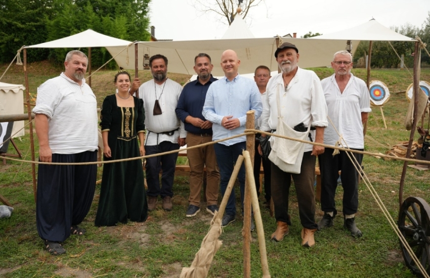 Župan i gradonačelnik Jakšić obišli izlagače na Renesansnom festivalu