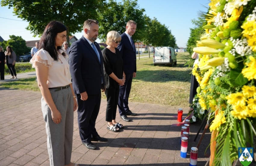 Povodom Dana antifašističke borbe položeni vijenci i zapaljene svijeće