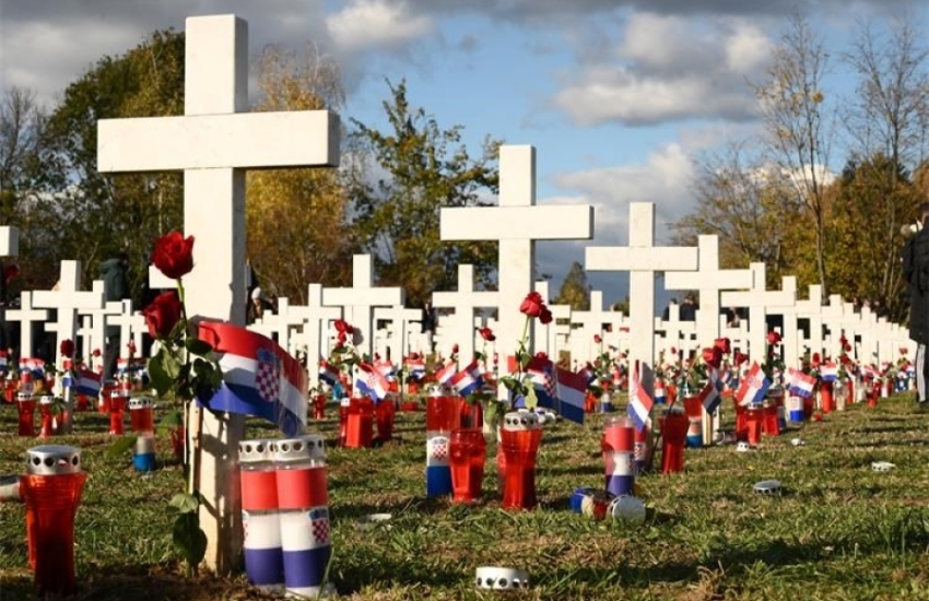 Hrvatska odaje počast hrvatskim braniteljima i prisjeća se žrtve Vukovara i Škabrnje