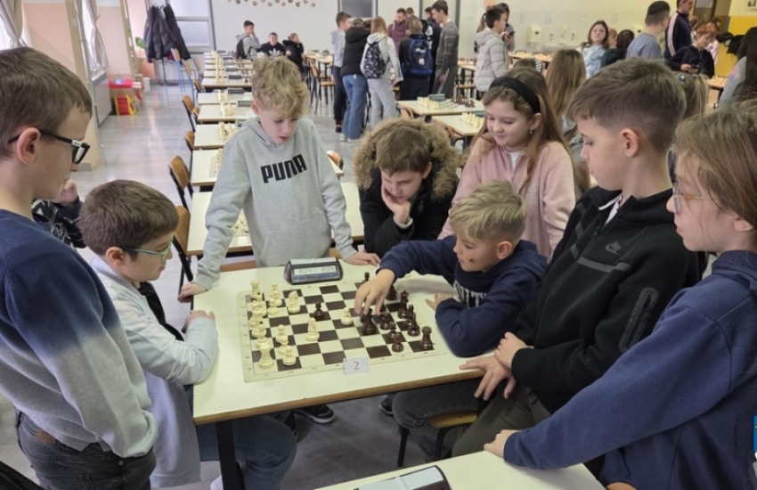 Turnir polaznika šaha osnovnih i srednjih škola u Kloštru Podravskom okupio najviše natjecatelja dosad