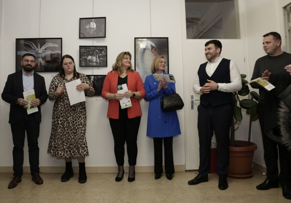 Otvorena izložba fotografija Tonija Peršinovića posvećena ljepotama Podravine