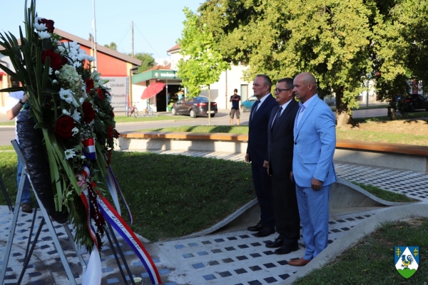 Uoči Dana pobjede i domovinske zahvalnosti i Dana hrvatskih branitelja u Koprivnici položeni vijenci i zapaljene svijeće