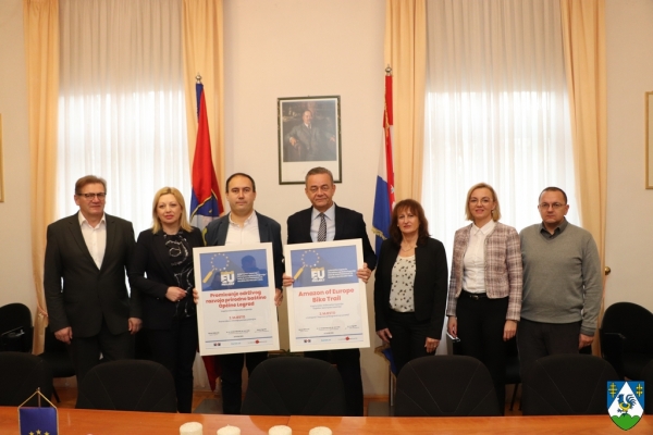 Župan načelniku Saboliću uručio plaketu za osvojeno drugo mjesto na nacionalnom izboru za najbolji županijski projekt