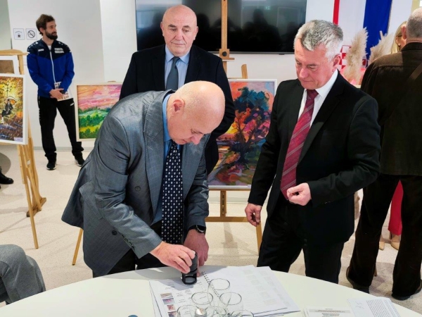 Udruga Peski art darovala likovna djela Veteranskom centru Daruvar