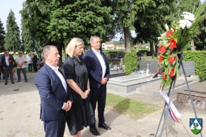 Uoči Dana antifašističke borbe položeni vijenci i zapaljene svijeće za žrtve Drugog svjetskog rata