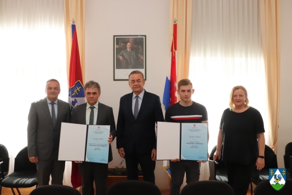 Dobitnici nagrade „Šegrt Hlapić“ na prijemu u Županijskoj upravi