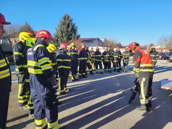Županijski dobrovoljni vatrogasci usavršavaju svoja znanja na tečaju za vatrogasnog časnika