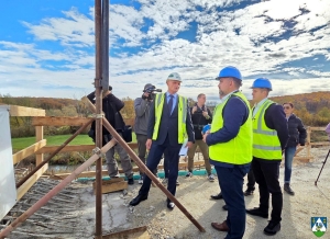 Župan Golubić i vodstvo Hrvatskih cesta obi&scaron;li radove na brzoj cesti te razgovarali o ključnim projektima prometne infrastrukture