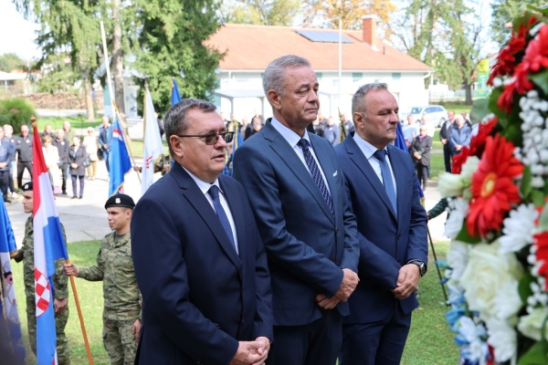 Polaganjem vijenaca i svečanom akademijom obilježena 33. obljetnica preuzimanja Vojarne i Dan koprivničkih branitelja