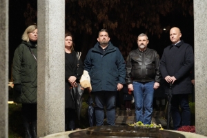 Povorkom sjećanja i paljenjem svijeća u Koprivnici odana počast žrtvi Vukovara i &Scaron;kabrnje