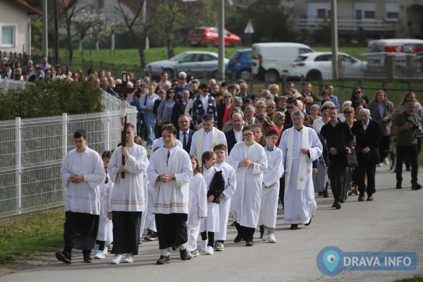 Brojni vjernici okupili se u Močilama na tradicionalnoj procesiji i euharistijskom slavlju