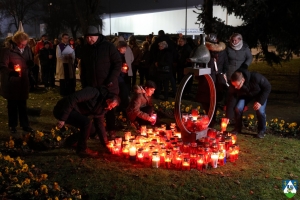 Povorkom sjećanja i paljenjem svijeća u Koprivnici odana počast žrtvi Vukovara i Škabrnje