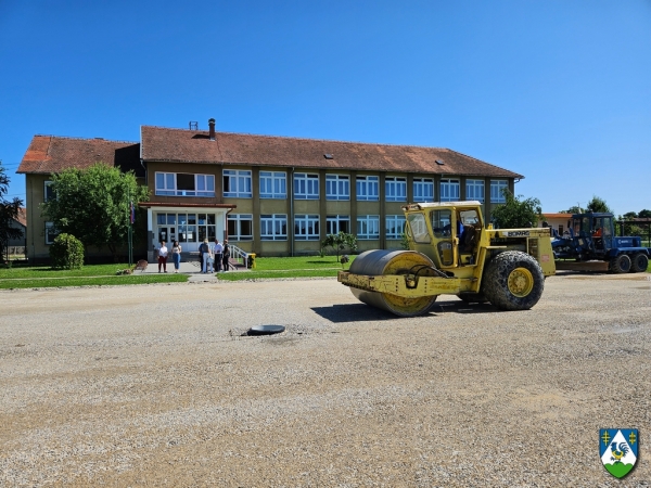 Napreduju radovi na rekonstrukciji igrališta i uređenju knjižnice OŠ Mihovila Pavleka Miškine Đelekovec