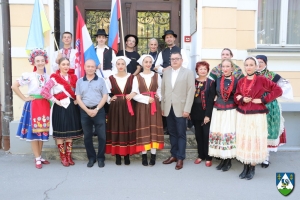 Na prijemu u Županijskoj upravi predstavili se sudionici 15. Međunarodnog festivala folklora “Iz bakine škrinje”