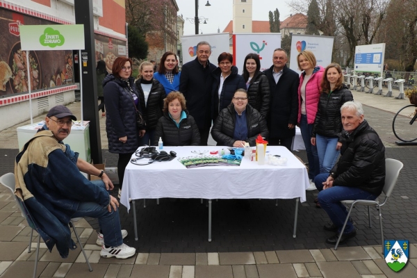 Na koprivničkom trgu održane javnozdravstvena i humanitarna akcija