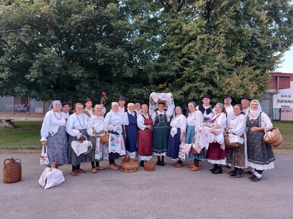 U Županji održan 29. Susret hrvatskih folklornih ansambala i izvornih skupina