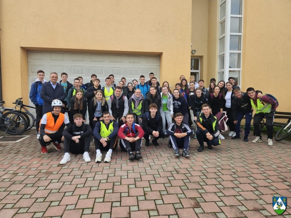 Biciklistička krunica mladih posjetila koprivničku župu bl. Alojzija Stepinca