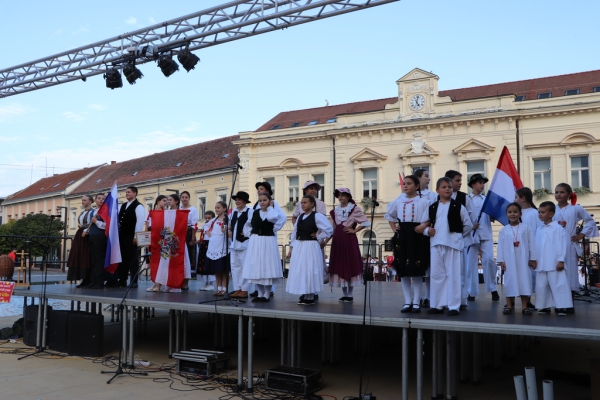 Održan 15. Međunarodni susret dječjih folklornih grupa „U bakinom krilu“