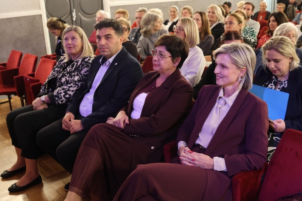 U Koprivnici obilježen Nacionalni dan borbe protiv nasilja nad ženama uz predstavu &bdquo;Perkusije ljubavi (Ostajemo)&rdquo; i okrugli stol