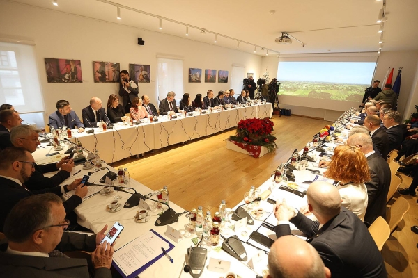 U Čakovcu održan sastanak Vlade RH sa županima, predstavnicima Udruge gradova i Hrvatske zajednice općina