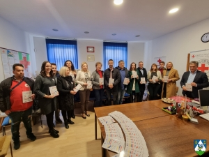 Suradnjom Županije i Europe Direct KKŽ osigurani rječnici za učenike iz Ukrajine