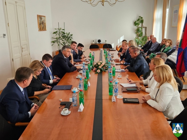 Predsjednik Vlade Andrej Plenković i ministri sastali se sa županom i suradnicima te podržali projekte koji se provode na području županije