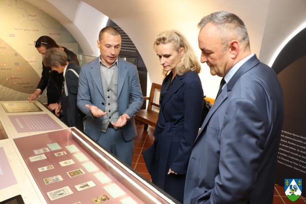 U koprivničkom Muzeju svečano otvoren stalni izložbeni postav na temu vinskog folklora i pučke pobožnosti