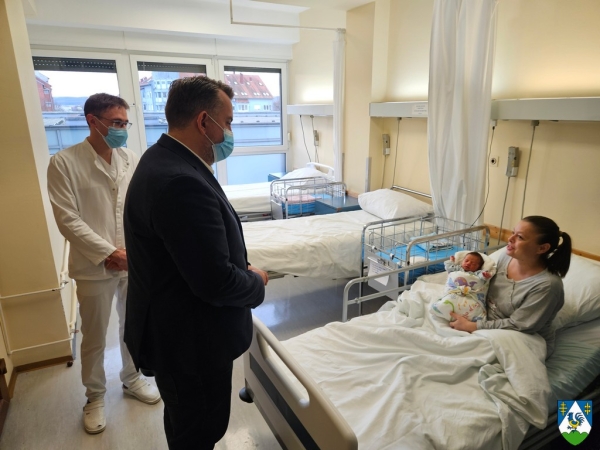 Župan Golubić i suradnici posjetili rodili&scaron;te Opće bolnice u Koprivnici